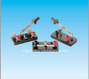 Single pole double throw switch